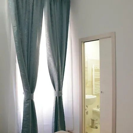 Duca Di Cavour בית הארחה 4*